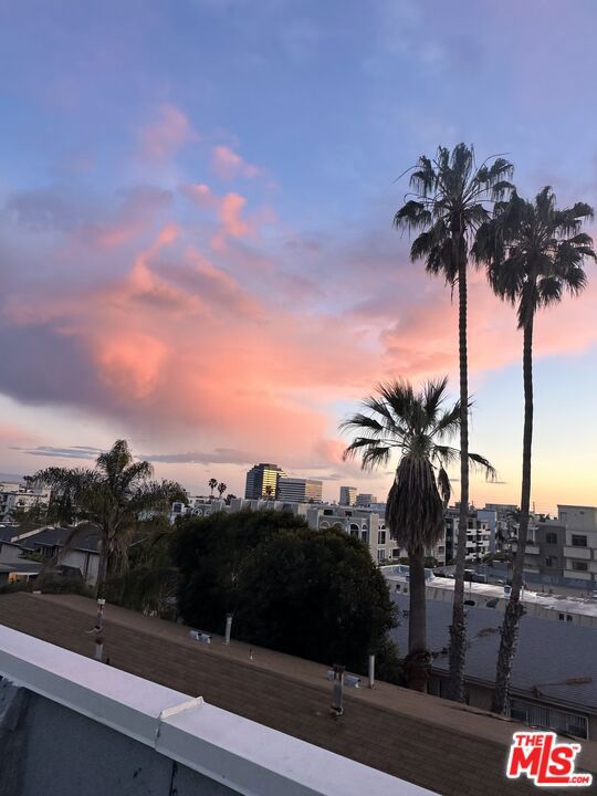 11735 Dorothy Street, Los Angeles CA: https://media.crmls.org/mediaz/5bc0253b-cef1-47f4-b1a7-6140aeafa9e4.jpg