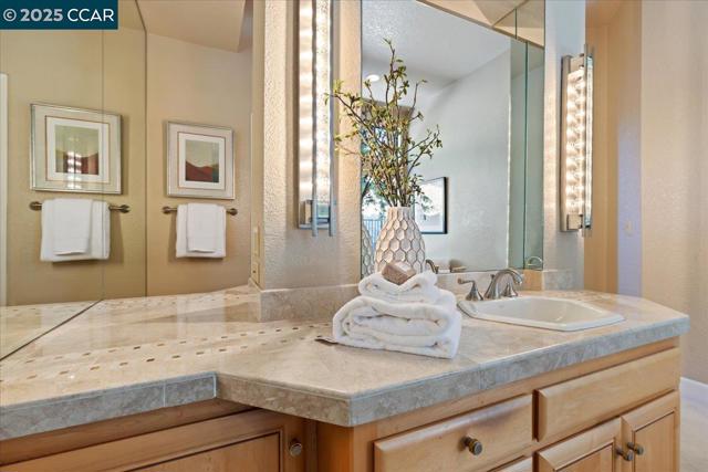 4101 Fox Creek Ct, Danville CA: https://media.crmls.org/mediaz/5bc02d12-0ae4-4d8a-b43a-63d320b76f25.jpg