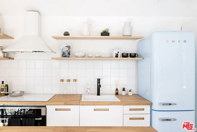 1236 W Sunset Boulevard, Los Angeles CA: https://media.crmls.org/mediaz/5bc05eac-4e43-4ecc-99d6-d991f6f39a7f.jpg