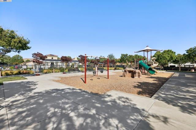 5010 Barrenstar Way, San Ramon CA: https://media.crmls.org/mediaz/5bc156a9-f3bc-4554-8b84-b6130fa8c521.jpg