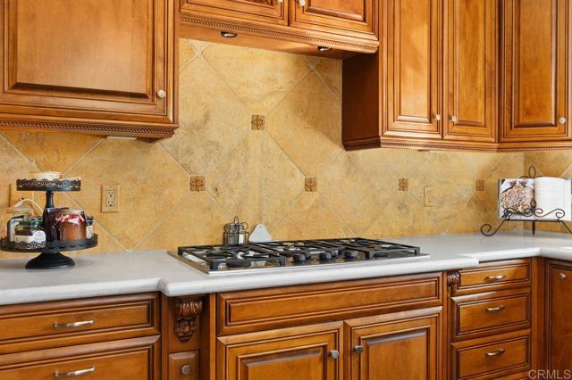 Detail Gallery Image 15 of 40 For 2028 Columbus Way, Vista,  CA 92081 - 2 Beds | 2 Baths