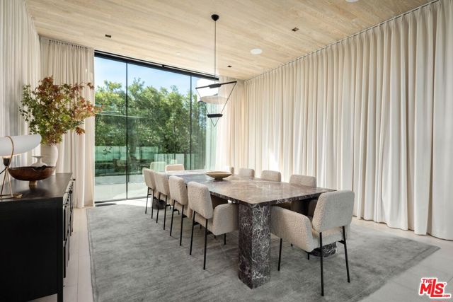 1335 Carla Lane, Beverly Hills CA: https://media.crmls.org/mediaz/5bc30dbb-6000-48a0-9886-fcb09d1bb4bc.jpg