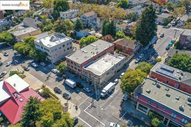 Image 11 of 50 For 147 Richmond Ave
