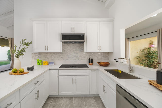 49835 Adelito Drive, La Quinta CA: https://media.crmls.org/mediaz/5bc53a32-8519-443d-afcf-52948a6434ed.jpg