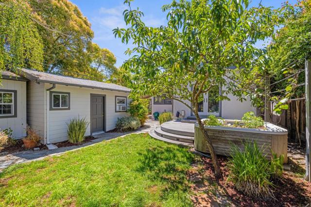 221 Grand Street, Redwood City CA: https://media.crmls.org/mediaz/5bc55b4f-44ce-4b33-aba2-5c061abf749b.jpg