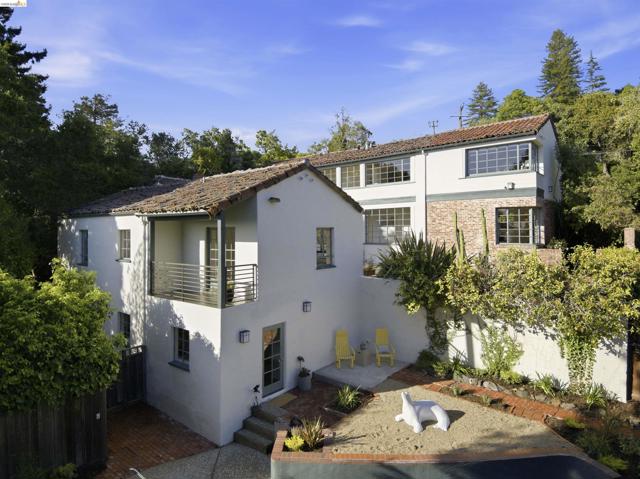 44 Highgate Rd, Kensington CA: https://media.crmls.org/mediaz/5bc6350c-374c-4e55-8d93-d20d57a70b1c.jpg