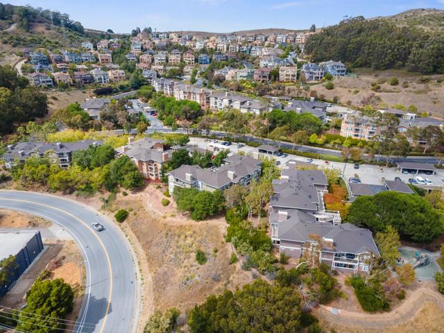 613 Swallowtail Court, Brisbane CA: https://media.crmls.org/mediaz/5bc65aab-ed1e-451a-a195-ffe8b87902e8.jpg