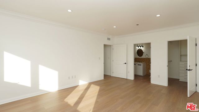930 S Robertson Boulevard, Los Angeles CA: https://media.crmls.org/mediaz/5bc66d98-ce20-49d4-adbc-f4c90931f7aa.jpg