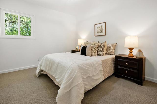2085 Edgewood Road, Redwood City CA: https://media.crmls.org/mediaz/5bc68318-4fc8-40aa-bc9f-38242fe7bc97.jpg