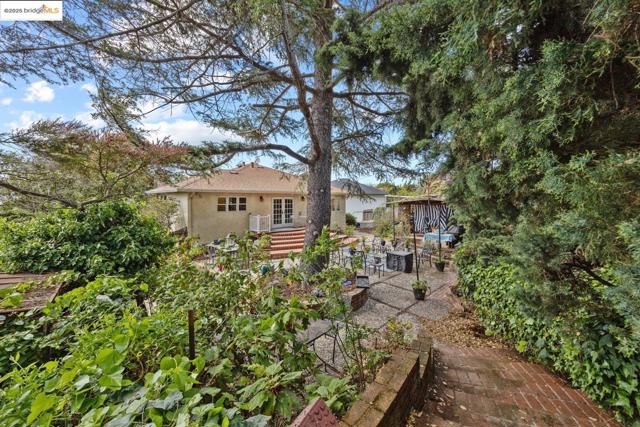 2821 Erin CT, Richmond CA: https://media.crmls.org/mediaz/5bc6aea9-3b4c-47a8-8974-12a1822ad30d.jpg