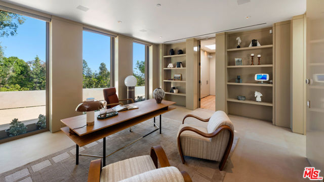 1016 N Hillcrest Road, Beverly Hills CA: https://media.crmls.org/mediaz/5bc71b9c-0ab6-46ff-84fd-8a6ac9555d99.jpg