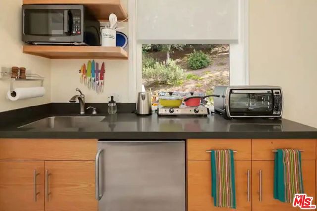 2373 Tuna Canyon Road, Topanga CA: https://media.crmls.org/mediaz/5bc72e6b-a0ca-421a-b88e-87309a24caba.jpg