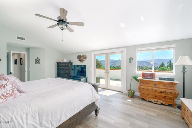 2207 Terra Bella Lane, Camarillo CA: https://media.crmls.org/mediaz/5bc72ff6-2d8a-4b63-b7e4-48b584216683.jpg