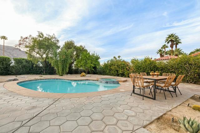 45715 Verba Santa Drive, Palm Desert CA: https://media.crmls.org/mediaz/5bc76d50-1ce4-4fda-99ab-82817d3b5908.jpg