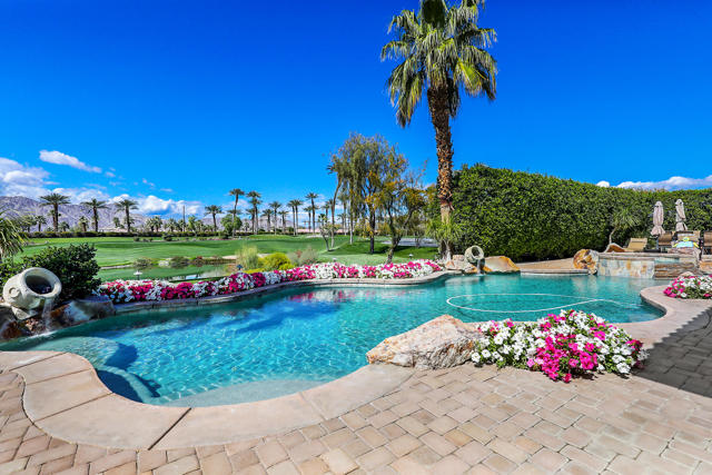51173 Marbella Court, La Quinta CA: https://media.crmls.org/mediaz/5bc8319c-75c3-4df2-ad76-9c96f4f64456.jpg
