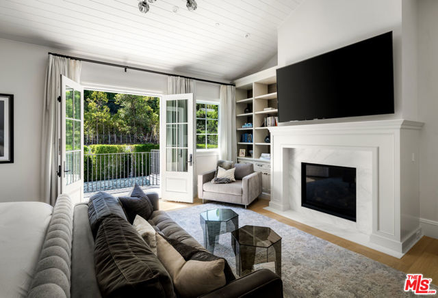 1943 Mandeville Canyon Road, Los Angeles CA: https://media.crmls.org/mediaz/5bc854c5-2d2e-4b90-9123-3a29d01abfcf.jpg