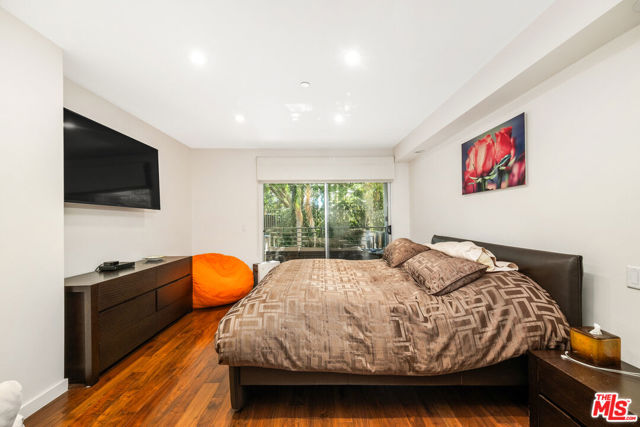 2111 S Beverly Glen Boulevard, Los Angeles CA: https://media.crmls.org/mediaz/5bc882a4-6781-45e0-ab3c-2f574d06b5e3.jpg