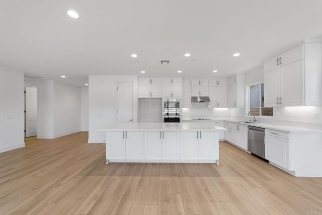 3501 Foxley Dr, Escondido CA: https://media.crmls.org/mediaz/5bc907cc-29bf-43cc-876e-8f12e76da676.jpg