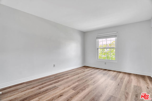 10065 De Soto Avenue, Chatsworth CA: https://media.crmls.org/mediaz/5bc92c21-7321-4527-9999-67827b9d2ed1.jpg