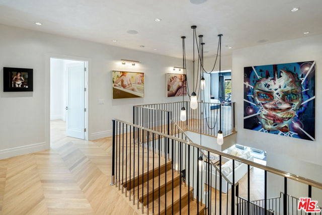 11753 Wetherby Lane, Los Angeles CA: https://media.crmls.org/mediaz/5bc93e02-2590-45ed-89a6-23c36c5e60c3.jpg