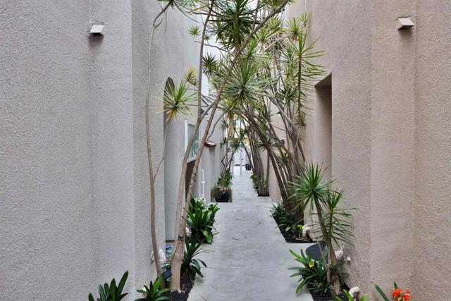 Detail Gallery Image 36 of 38 For 942 D Ave #B,  Coronado,  CA 92118 - 2 Beds | 2/1 Baths