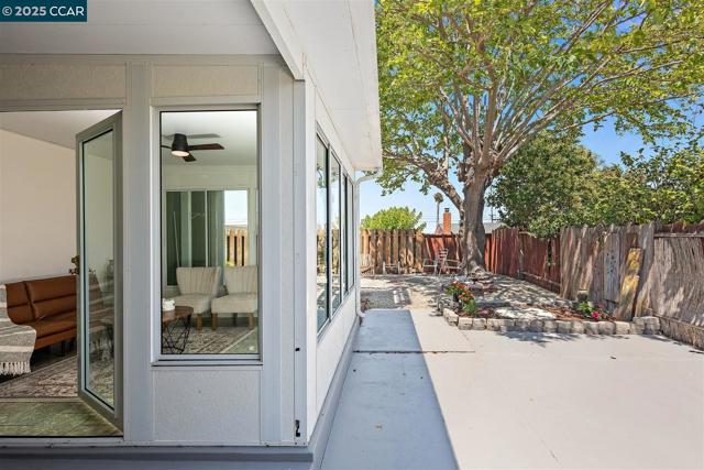 2283 Greenwich Rd, San Pablo CA: https://media.crmls.org/mediaz/5bc9b29f-856c-4528-85ee-a3adff8e927a.jpg