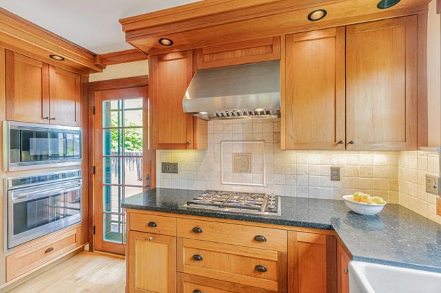5005 Emerald Street, Capitola CA: https://media.crmls.org/mediaz/5bca3a5f-0db2-42c6-99b8-52cd63152f04.jpg