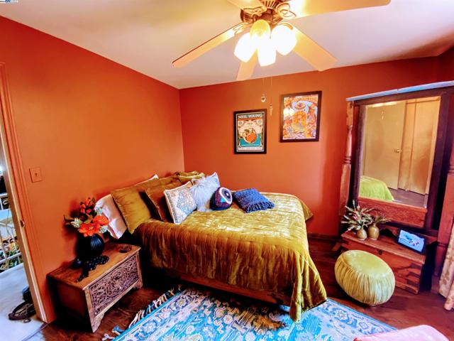 31733 Lake Meadow Rd, Acton CA: https://media.crmls.org/mediaz/5bca536f-28a6-4843-b1be-1e5319b351a1.jpg