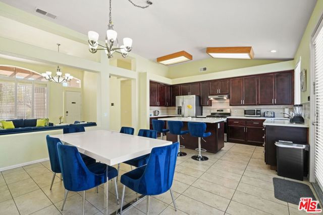 69730 Mccallum Way, Cathedral City CA: https://media.crmls.org/mediaz/5bca538e-343f-404b-9d9c-119e2af88c74.jpg