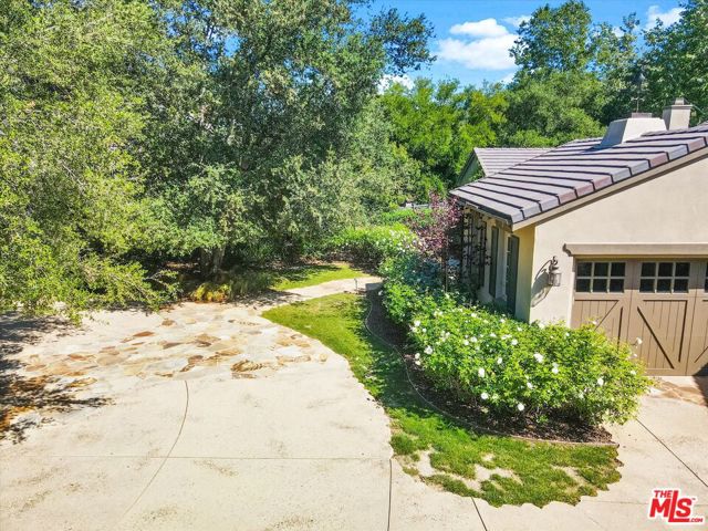 29734 Mulholland Highway, Agoura Hills CA: https://media.crmls.org/mediaz/5bca761e-d9be-45c0-b806-e7998673fff3.jpg