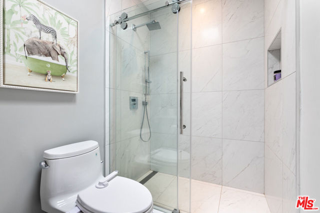 933 17th Street, Santa Monica CA: https://media.crmls.org/mediaz/5bca7c78-6e3b-4776-b669-53421b6eb4f7.jpg