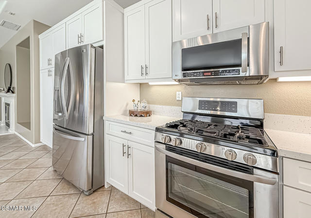 2511 Aurora Lane, Simi Valley CA: https://media.crmls.org/mediaz/5bca88e0-d2a3-42c8-916c-b8e32f437fab.jpg
