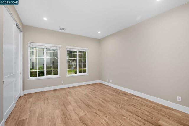 273 S Overlook Dr, San Ramon CA: https://media.crmls.org/mediaz/5bcad510-f4ec-4838-a95c-0ebecd31f41c.jpg