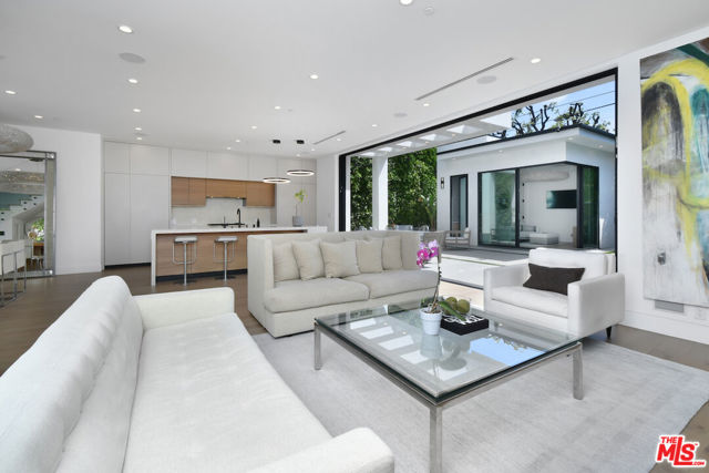5316 Lennox, Sherman Oaks CA: https://media.crmls.org/mediaz/5bcb1671-dec3-4694-80ed-d831c79466fa.jpg