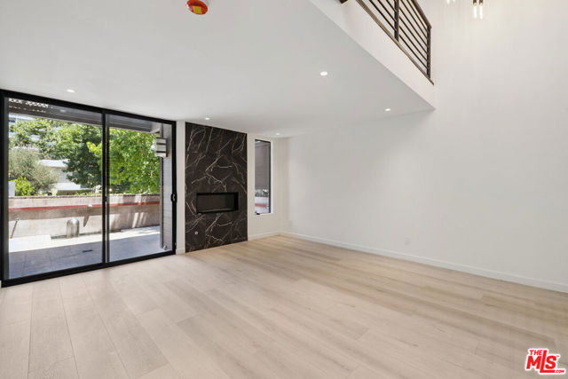 1033 Carol Drive, West Hollywood CA: https://media.crmls.org/mediaz/5bcb1ead-835e-4a96-be40-536fc4ee1d3b.jpg