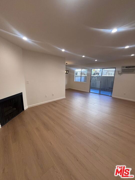 1914 Corinth Avenue, Los Angeles CA: https://media.crmls.org/mediaz/5bcb3a0c-2988-4435-9498-1e1cbc321196.jpg
