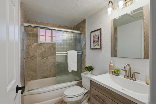 1806 Stewart St, Oceanside CA: https://media.crmls.org/mediaz/5bcb3c7e-62d4-48bc-ad31-b326232700c6.jpg