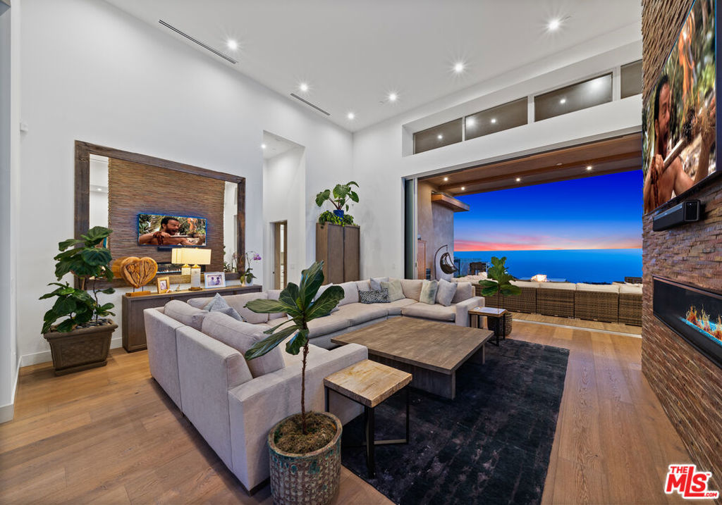 MLS #25535767 image #20