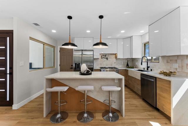 Detail Gallery Image 16 of 52 For 4984 Gaylord Dr, San Diego,  CA 92117 - 3 Beds | 2 Baths