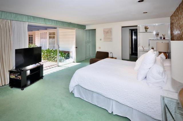8294 Prestwick Dr, La Jolla CA: https://media.crmls.org/mediaz/5bcc14da-3d5e-4d6f-a115-2d62f4369d9c.jpg