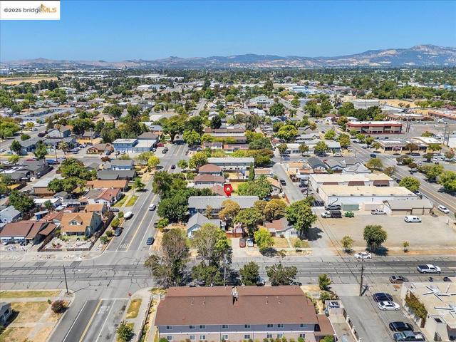 812 Delaware St, Fairfield CA: https://media.crmls.org/mediaz/5bcc26ee-3d44-4c73-9207-32cd484c4021.jpg