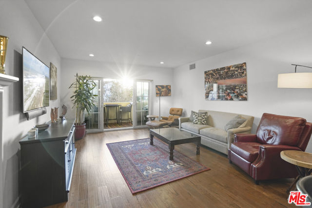 13308 Valleyheart Drive, Sherman Oaks CA: https://media.crmls.org/mediaz/5bcd338f-090b-4166-b180-bdc4ea5de2f5.jpg