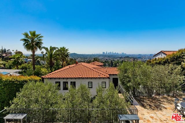 2420 Chislehurst Drive, Los Angeles CA: https://media.crmls.org/mediaz/5bcdb27a-812c-4ff9-b315-83f3e8b9c2de.jpg
