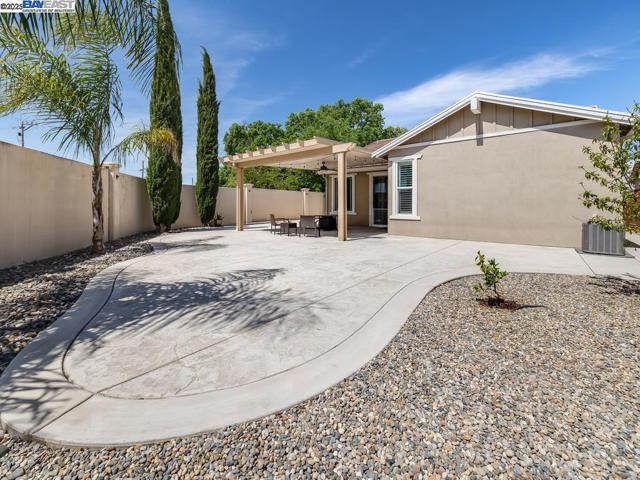 1178 Tropicana Ln, Brentwood CA: https://media.crmls.org/mediaz/5bcdba04-f9dc-4a01-9736-09d2320f0ecd.jpg