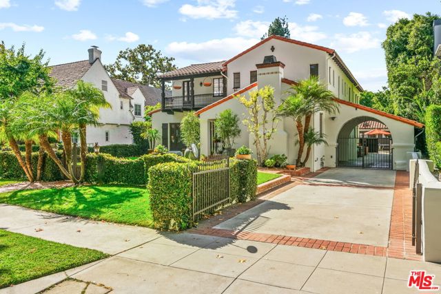 435 Loring Avenue, Los Angeles, California 90024, 4 Bedrooms Bedrooms, ,3 BathroomsBathrooms,Single Family Residence,For Sale,Loring,24464419