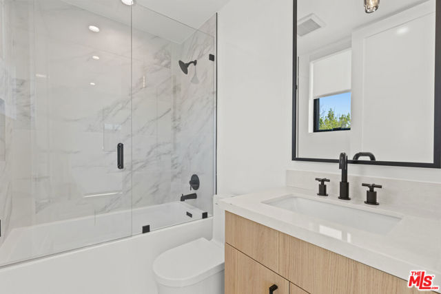 5841 Kester Avenue, Van Nuys CA: https://media.crmls.org/mediaz/5bce4145-90a6-4d89-9b2f-a92656a91f58.jpg