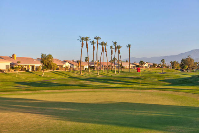 35677 Inverness Avenue, Palm Desert CA: https://media.crmls.org/mediaz/5bce4591-2691-4e32-9bd7-486f1881abff.jpg