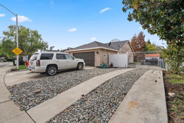 2920 Aspen Glow Lane, Redding CA: https://media.crmls.org/mediaz/5bce9efe-d474-4bdc-8e80-9aab9b7dc3fc.jpg