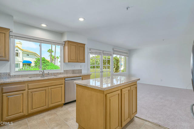 4229 Harbour Island Lane, Oxnard CA: https://media.crmls.org/mediaz/5bceaf32-248f-4e8c-b885-8ce7c60518da.jpg