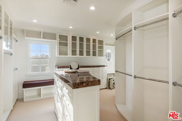 1600 Summitridge Drive, Beverly Hills CA: https://media.crmls.org/mediaz/5bcec0a2-73ef-4da4-8a05-dface8bc90e2.jpg